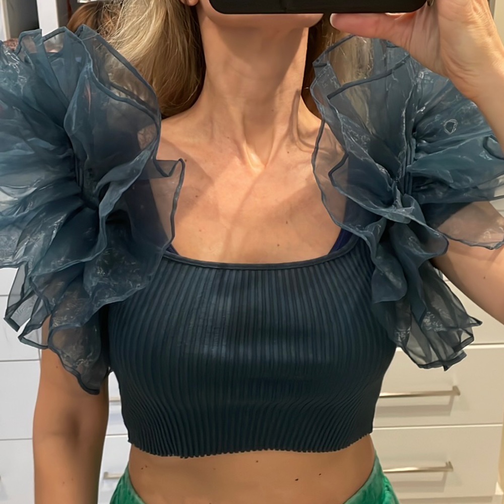 Ruffle crop statement piece